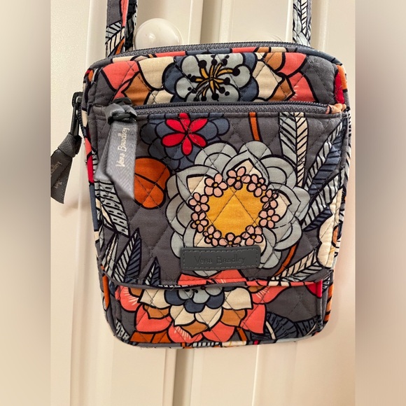 Vera Bradley Crossbody cloth bag. Tropical Evening pattern. - Picture 1 of 10